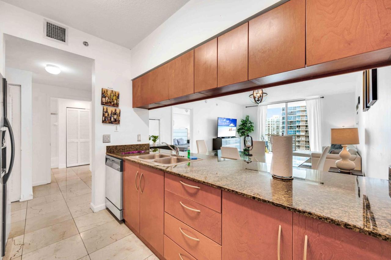Modern 1 Bed In The Heart Of Brickell With Free Parking Apartment Маями Екстериор снимка
